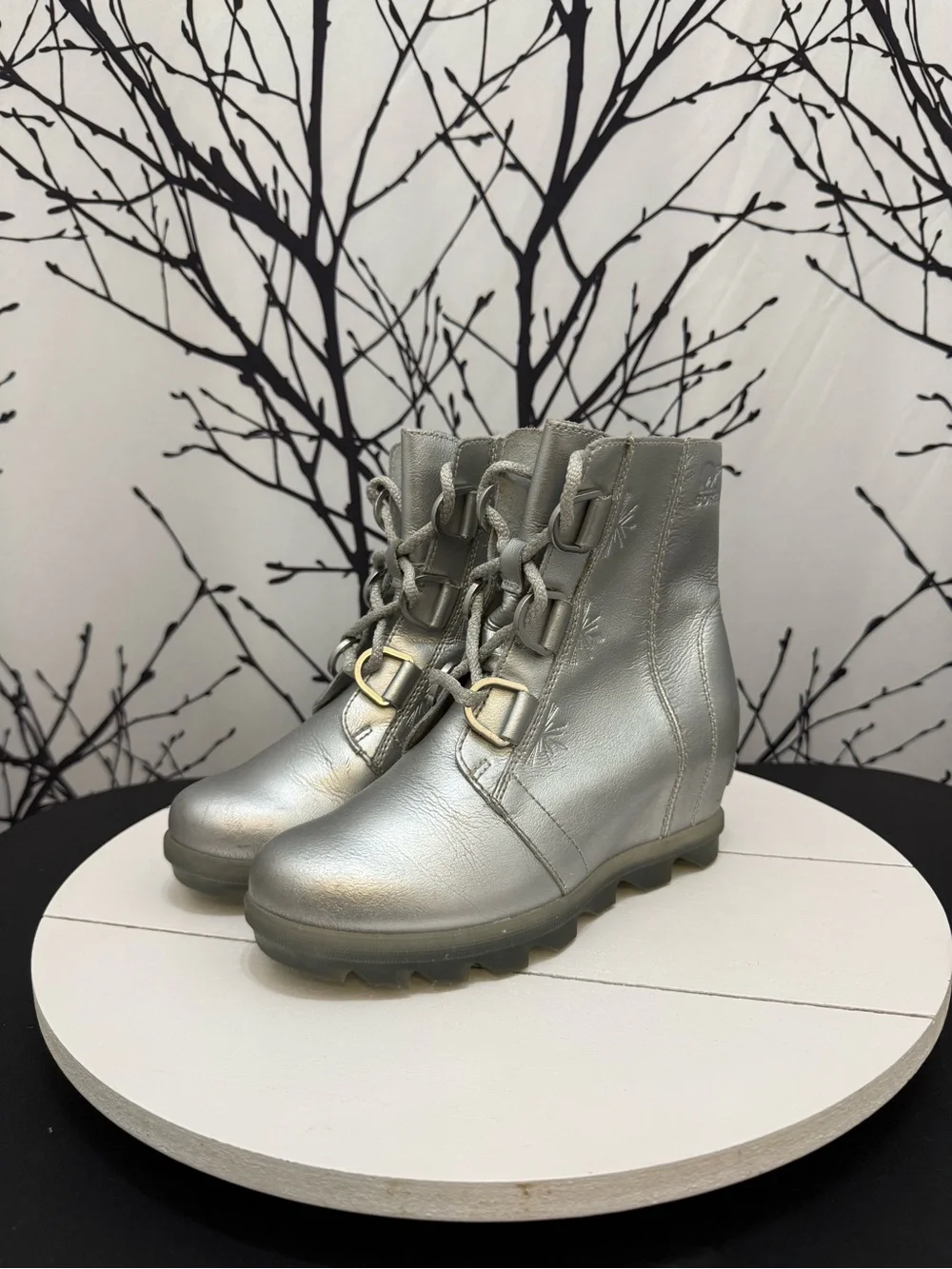 Sorel Disney X Joan of Arctic Frozen Youth Size 3 Silver Lace Wedge Boots
